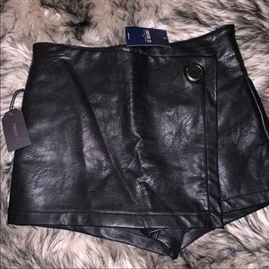 NWT Faux leather skort